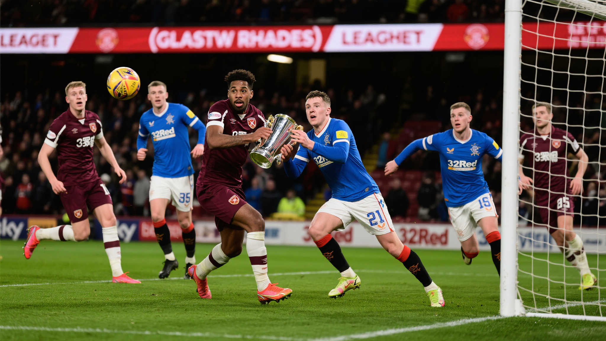 在足球世界中，高手过招总是充满悬念。而苏格兰超级联